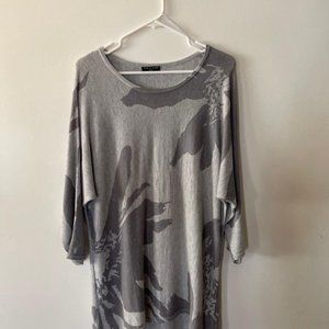 Viz a Viz oversize casual top.